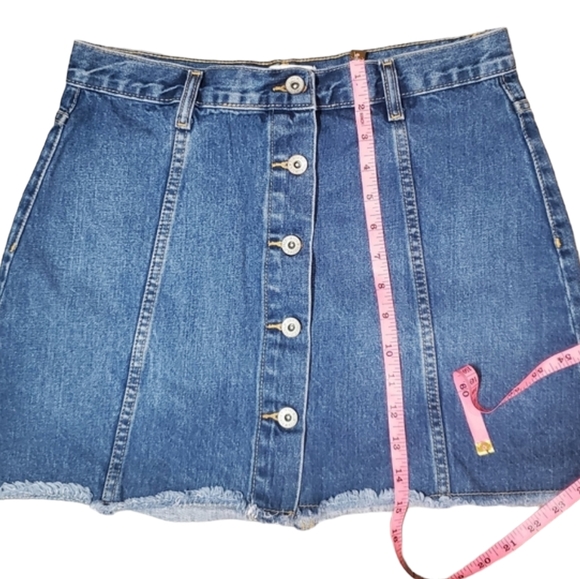 Forever 21 Denim Skirt Womens Size 28 Blue Button Front Frayed Hem Mini Skirt - Picture 7 of 8